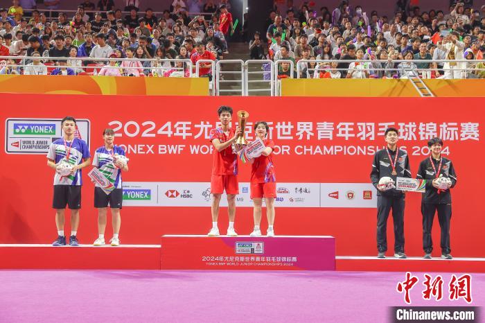 世青赛单项赛再夺三冠：中国选手包揽男单、女