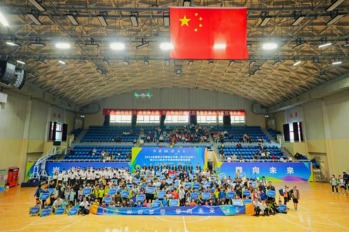 江山站全国青少年攀岩公开赛掀热潮，40名运动员