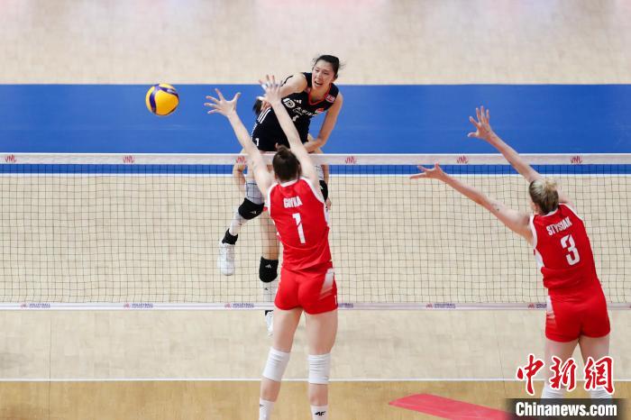 中国女排北京站首战失利负于波兰 遇强敌挑战