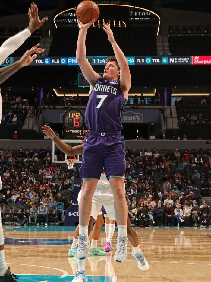 76人探花秀埃奇库姆爆发冲击最佳新秀榜首