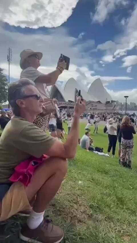 粤BA赛场美食打卡引热议，大湾鸡乳鸽同场亮相
