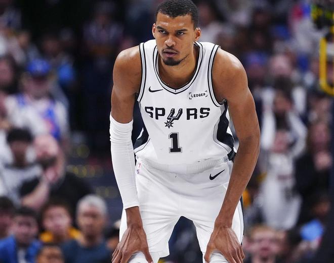 文班亚马35+5超模表现助马刺掀翻开拓者